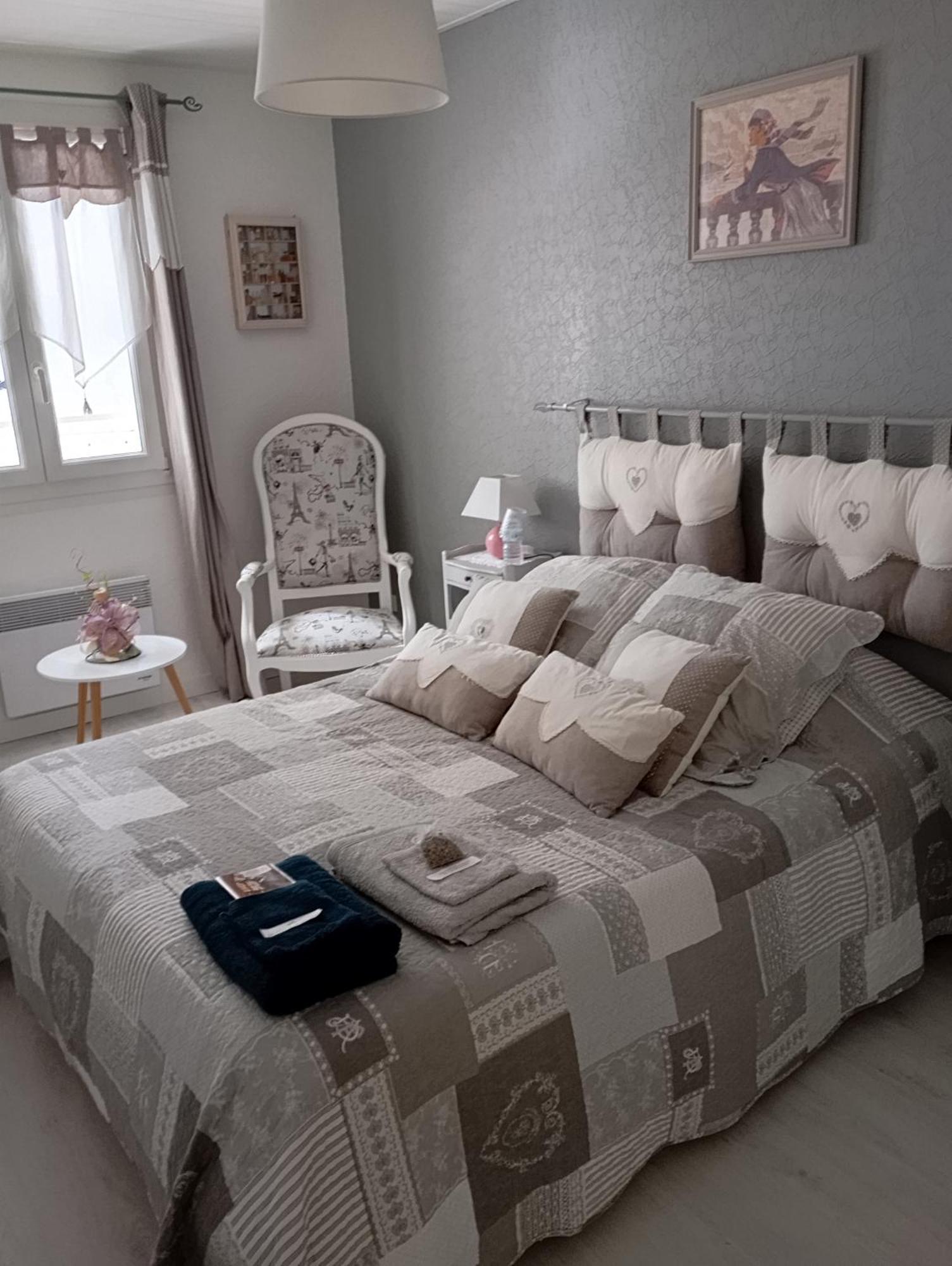La Maison Rose 2 Chambres Avec Lit Pour 2 Personnes Et 2 Salles De Bains Nevers Exterior foto